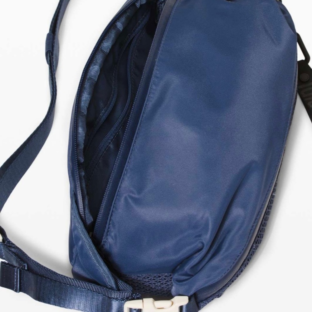 Lululemon All Hours Belt Bag Crossbody Fanny Backpack 4.5L Ink Blue - Picture 5 of 9